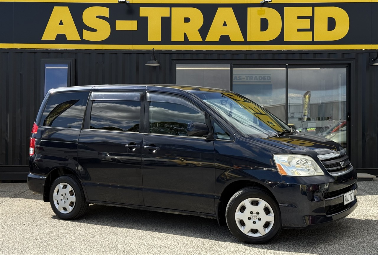 2004 Toyota Noah