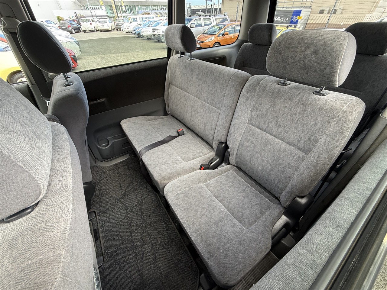 2004 Toyota Noah
