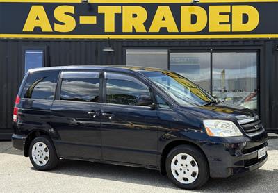 2004 Toyota Noah - Thumbnail