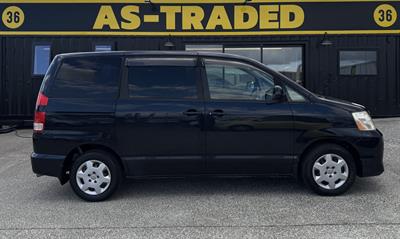 2004 Toyota Noah - Thumbnail
