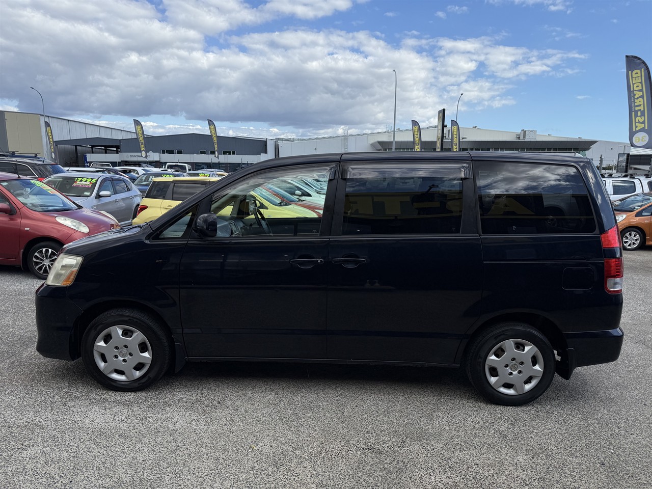 2004 Toyota Noah