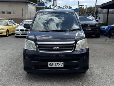 2004 Toyota Noah - Thumbnail