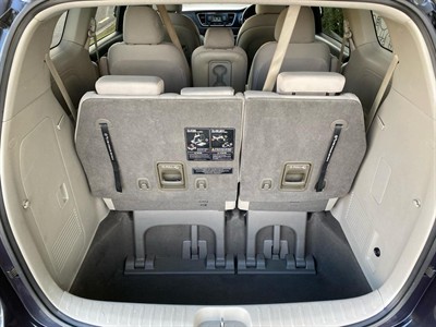 2015 Kia Carnival - Thumbnail