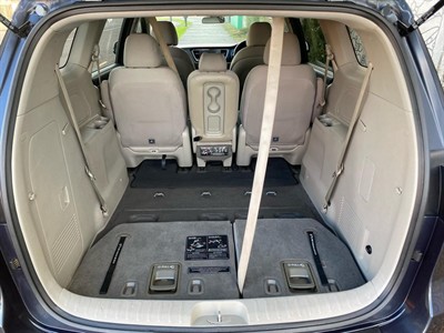 2015 Kia Carnival - Thumbnail