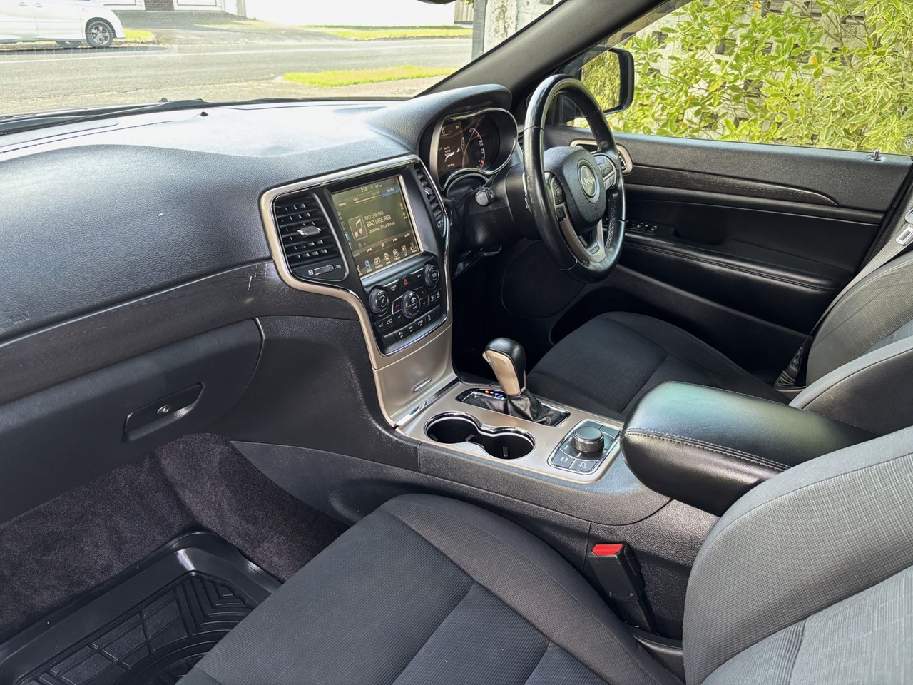 2017 Jeep GRAND CHEROKEE