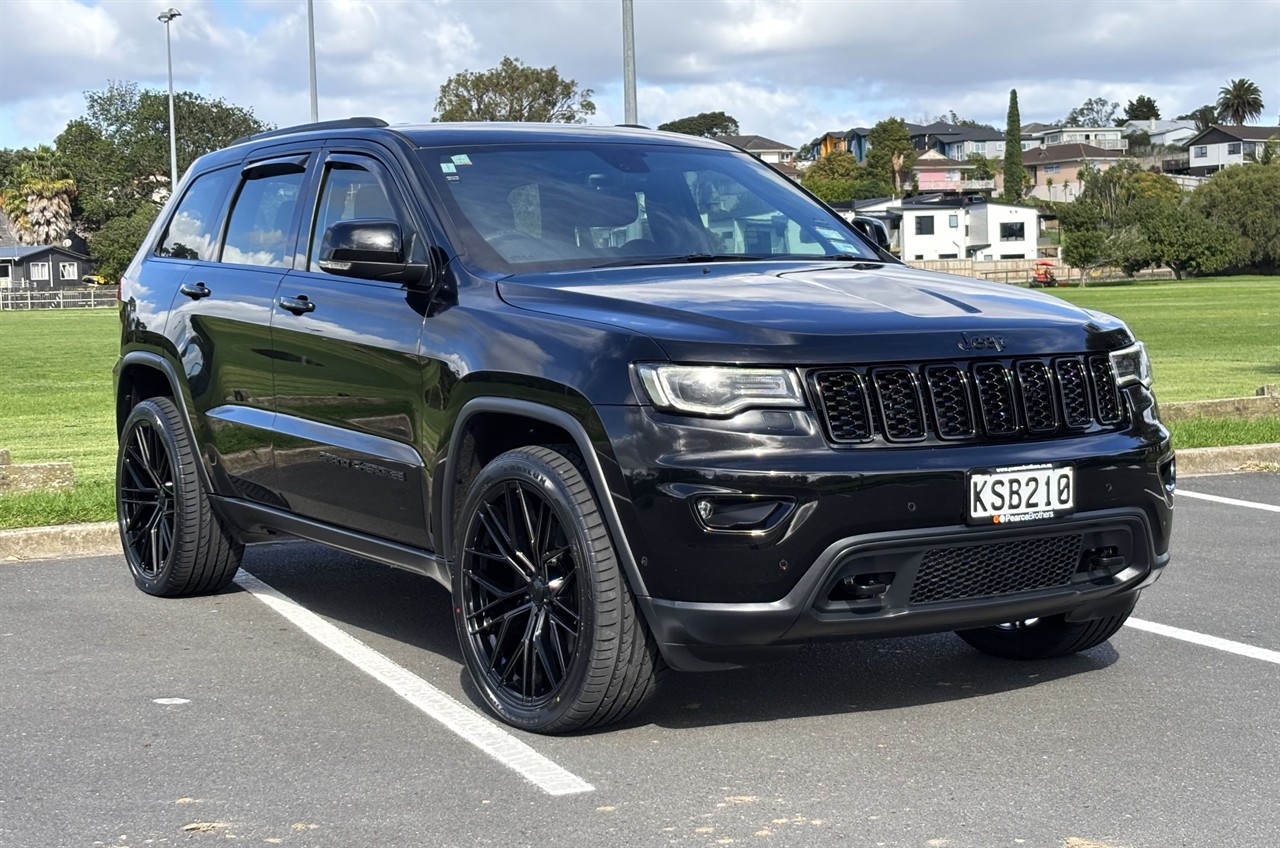 2017 Jeep GRAND CHEROKEE