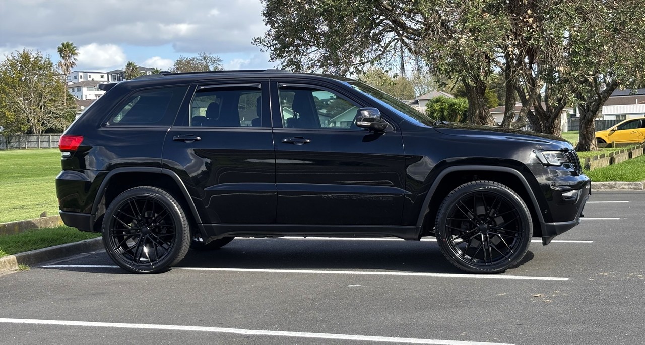 2017 Jeep GRAND CHEROKEE