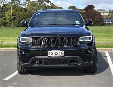 2017 Jeep GRAND CHEROKEE - Thumbnail