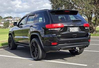 2017 Jeep GRAND CHEROKEE - Thumbnail