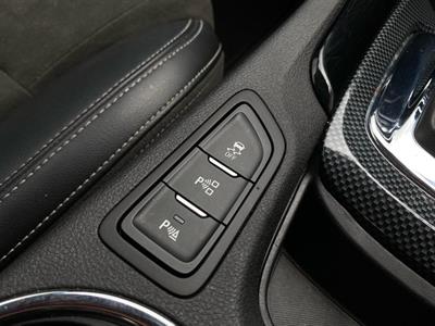 2016 Holden Commodore - Thumbnail